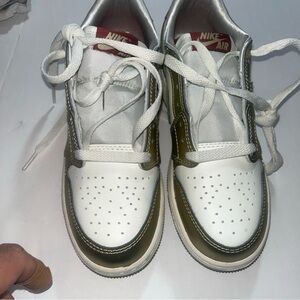 Nike Jordan kids ' Low-Top Sneakers in White and Olive